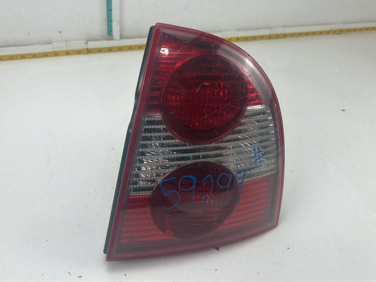 2001-2005 Volkswagen Passat Rear Right Passenger Tail Light 28408015 OEM