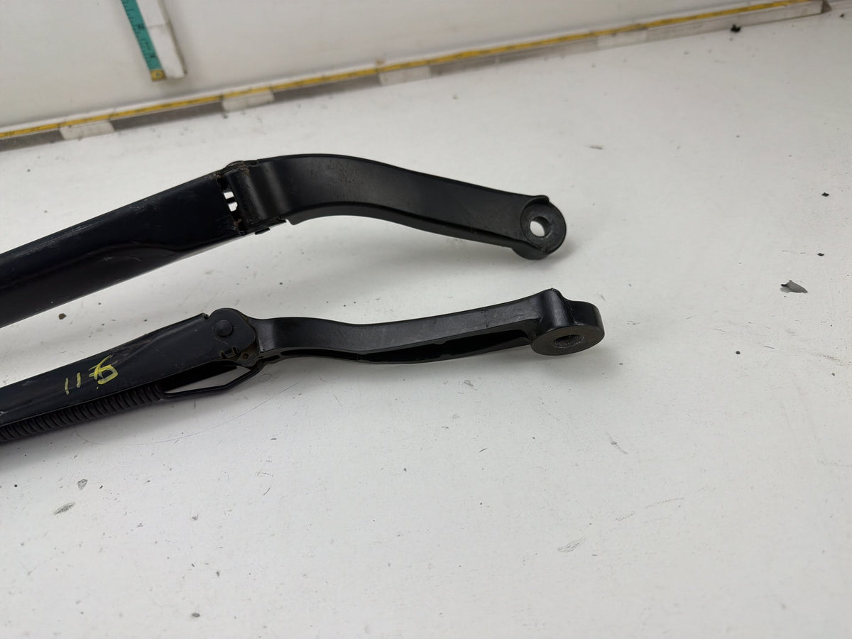 2014-2020 Maserati Ghibli III M157 Front Left-Right Windshield Wiper Arm Set OEM