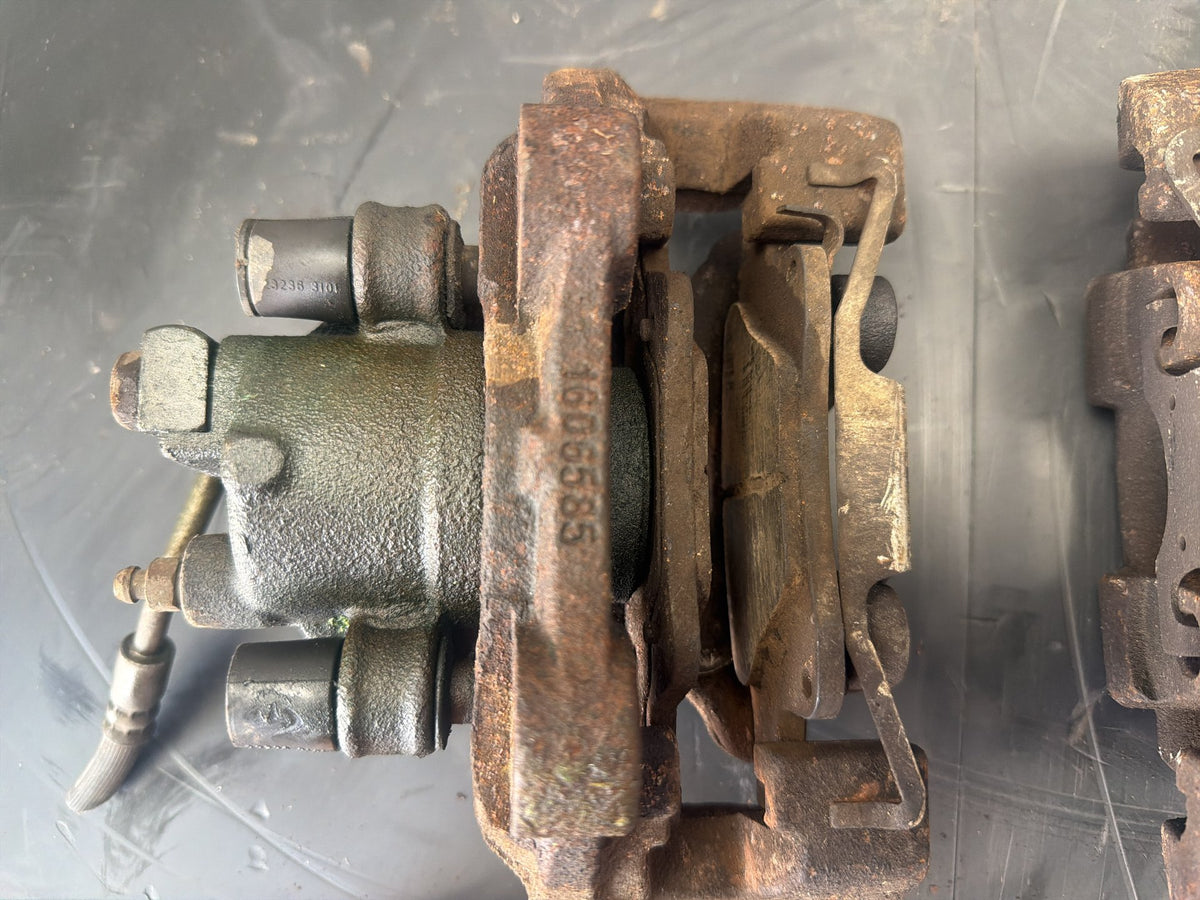 2012-2015 Jeep Grand Cherokee Rear Left & Right Brake Calipers Brackets Set OEM