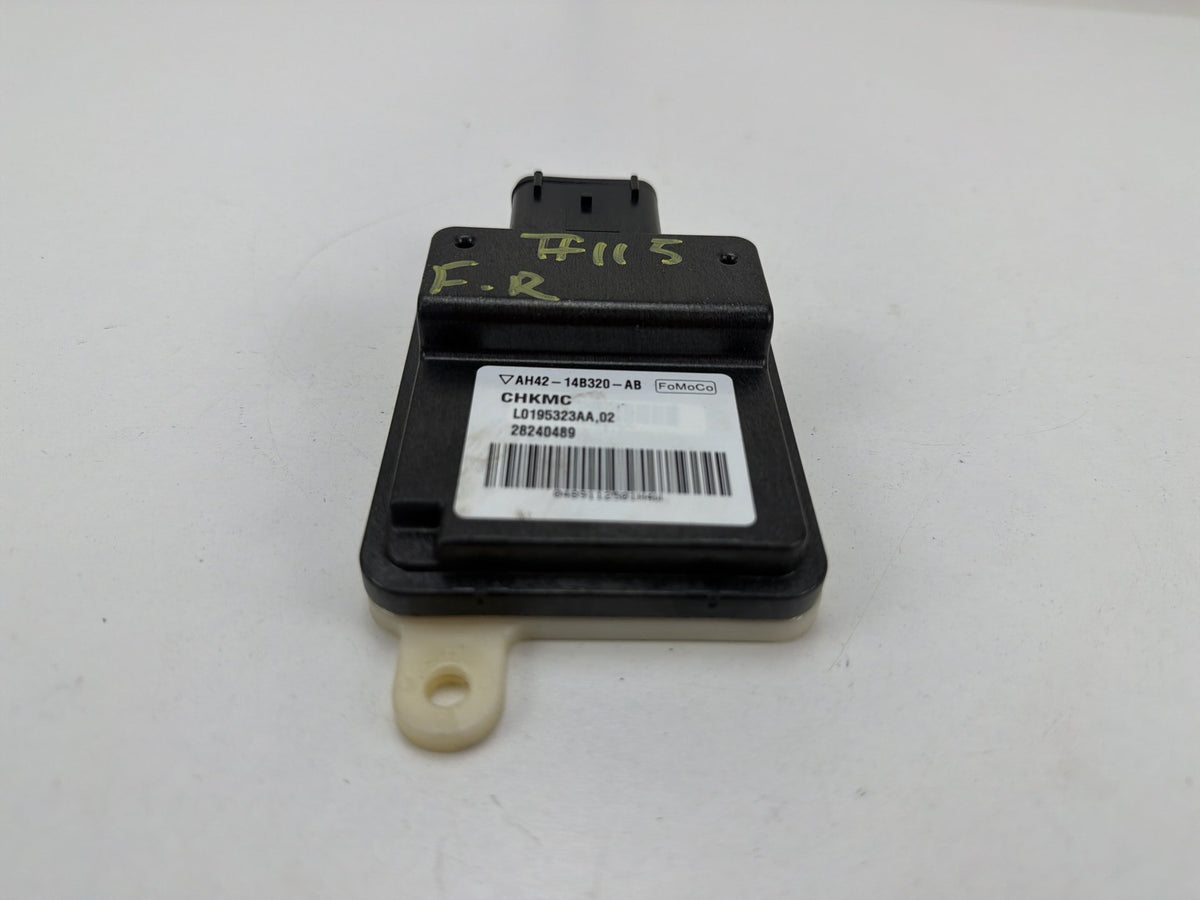 2010-2013 Land Rover Range Rover Right Front Seat Occupant Detection Module OEM