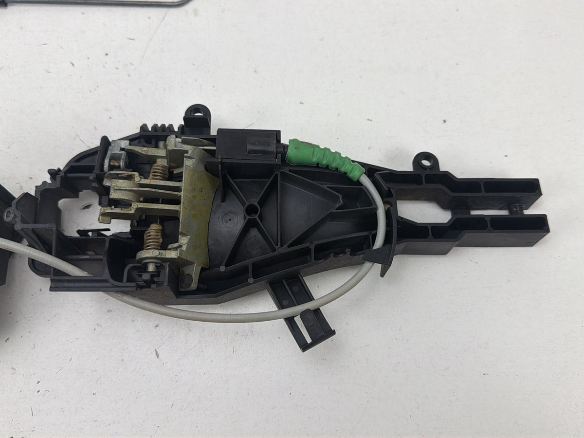 2006-2011 BMW 328i Right Front Door Lock Actuator & Handle Bracket 7202146 OEM