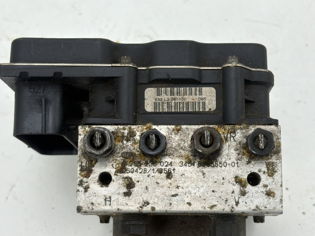 2006-2007 BMW 525I - ABS Anti-Lock Brake Pump Module 0 265 950 668 OEM