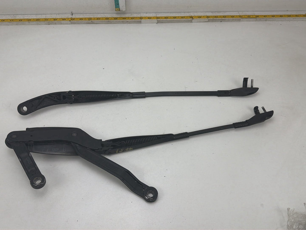 2007-2013 Mercedes-Benz S-Class 550 W221 Front Wiper Arm Pair A2218200144 OEM