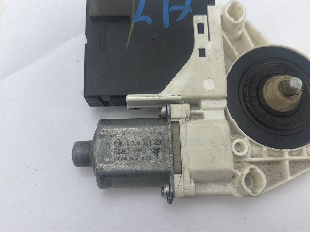 2012-2015 Volkswagen Passat Front Right Pasenger Side Window Regulator Motor OEM