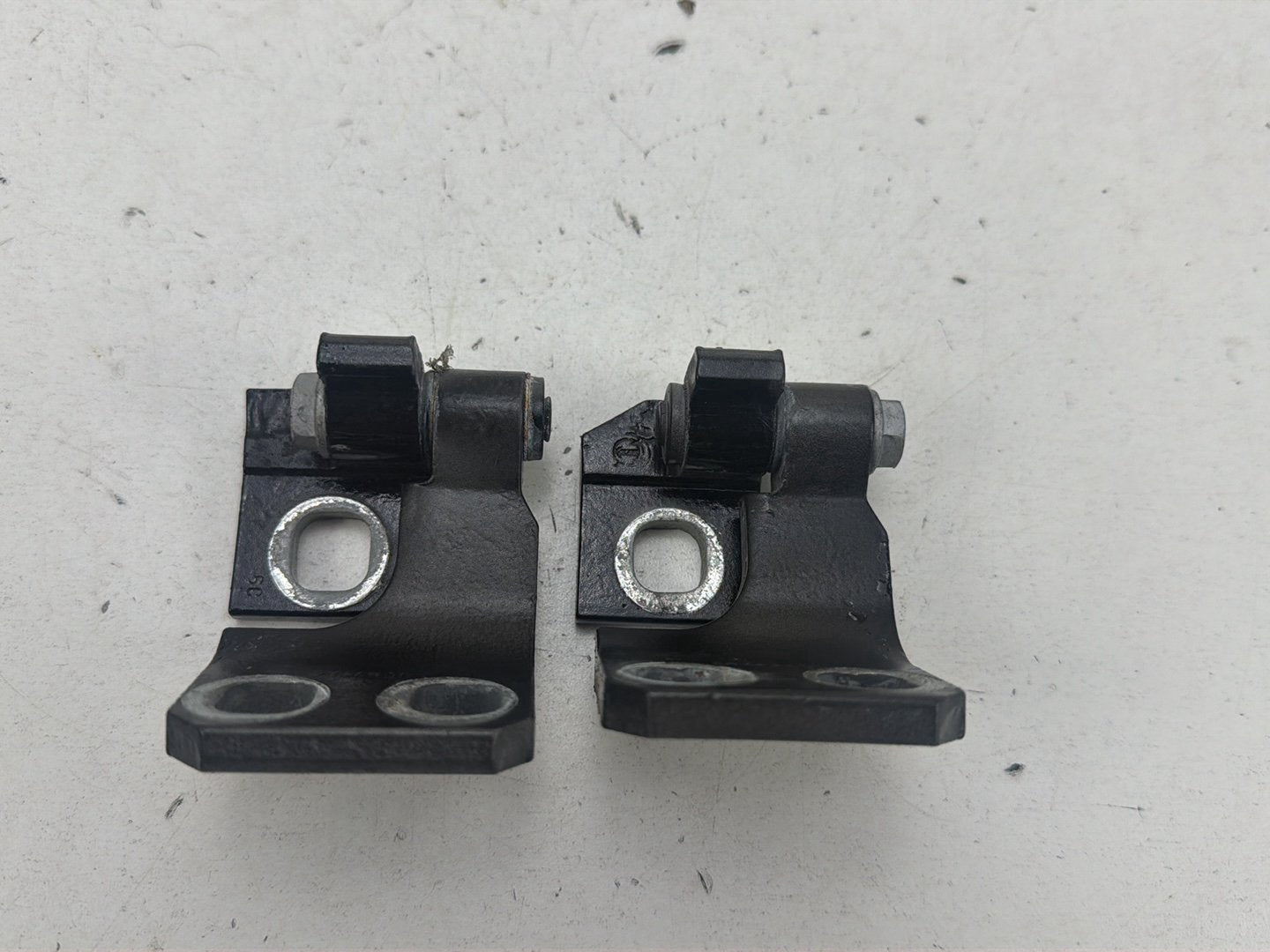2014-2017 Maserati Ghibli III M157 Front Right Upper-Lower Door Hinge Pair OEM