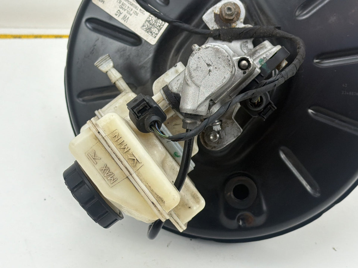 2015-2020 Audi A3 Power Brake Booster Master Cylinder Reservoir 5Q1614105BJ OEM