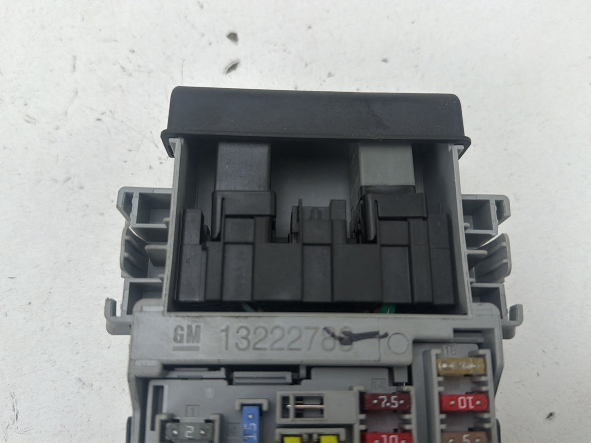 2010-2012 Buick LaCrosse Interior Cabin Fuse Box Relay 13222786 OEM