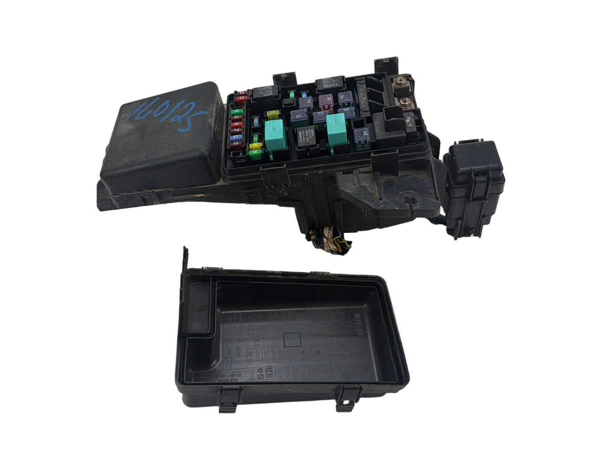 2004-2006 Acura TL Engine Compartment Fuse Box Relay Module Block OEM