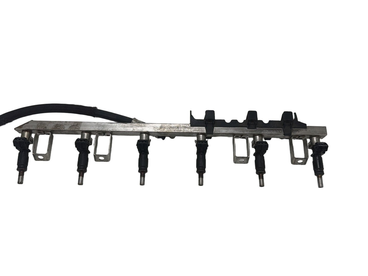 2008-2010 BMW 528i E60 Fuel Injection Rail w/ Injectors 7551498 OEM