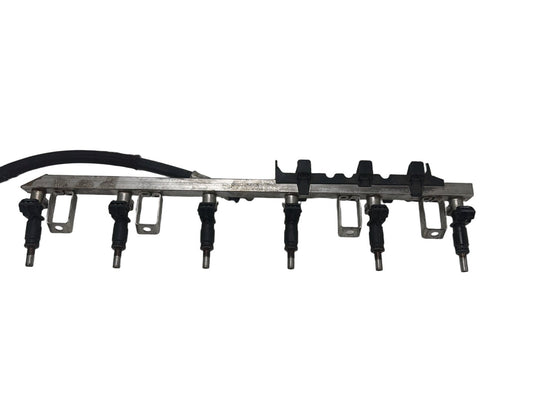 2008-2010 BMW 528i E60 Fuel Injection Rail w/ Injectors 7551498 OEM