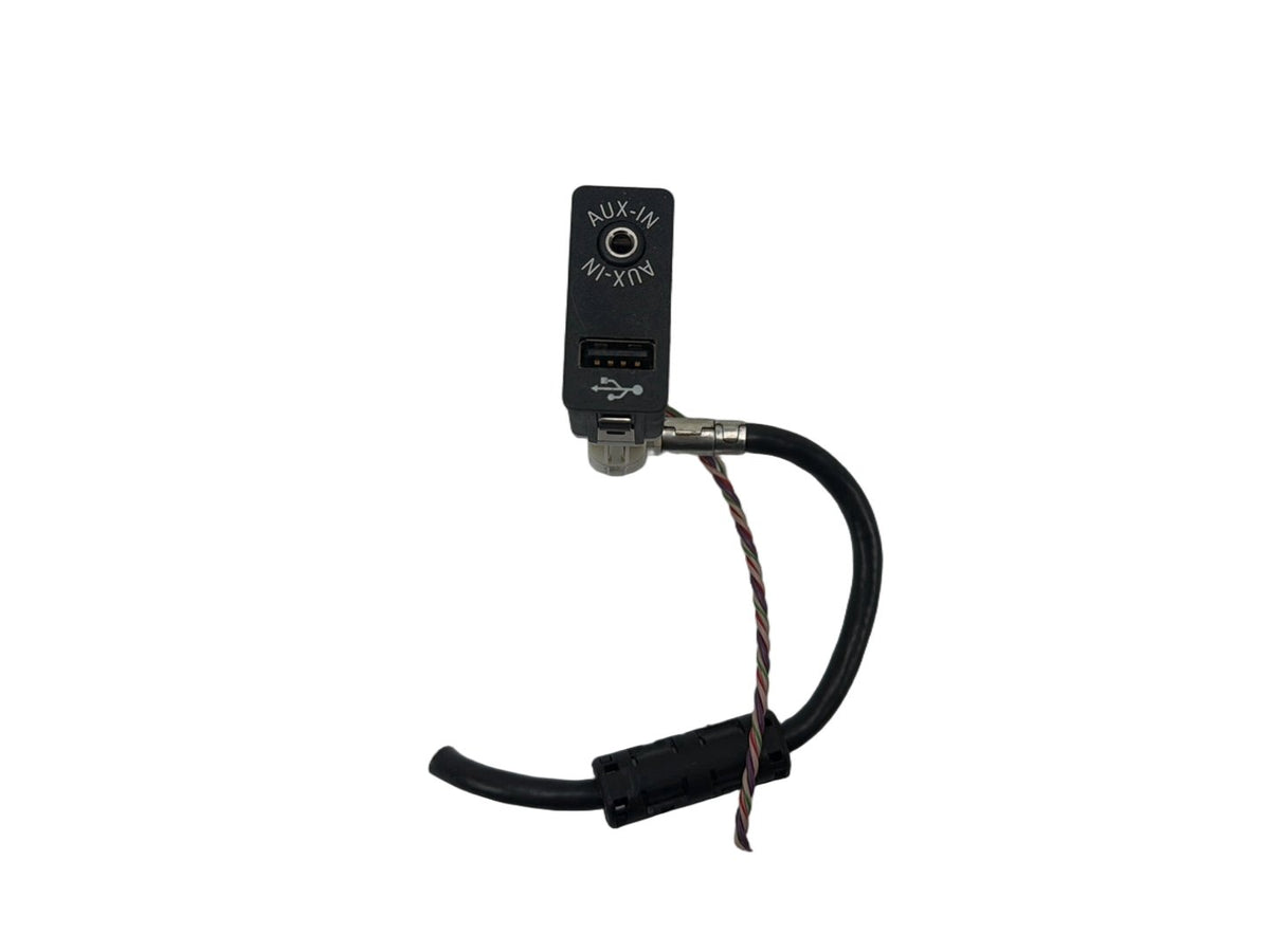2011-2016 BMW F10 USB AUX-IN Socket Port Plug 9237653-01 OEM
