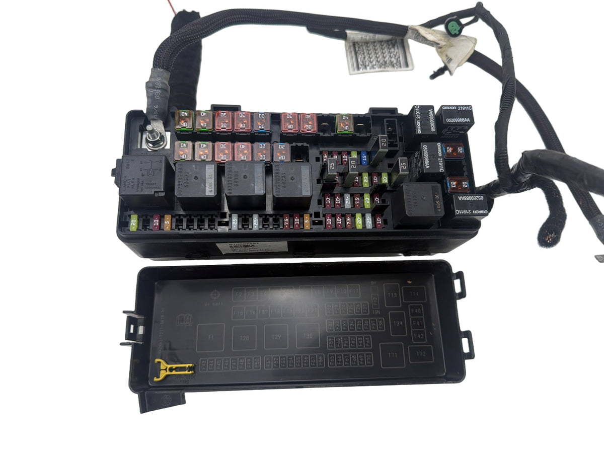 2014-2020 Maserati Quattroporte Engine Bay Power Fuse Box Relay Module OEM