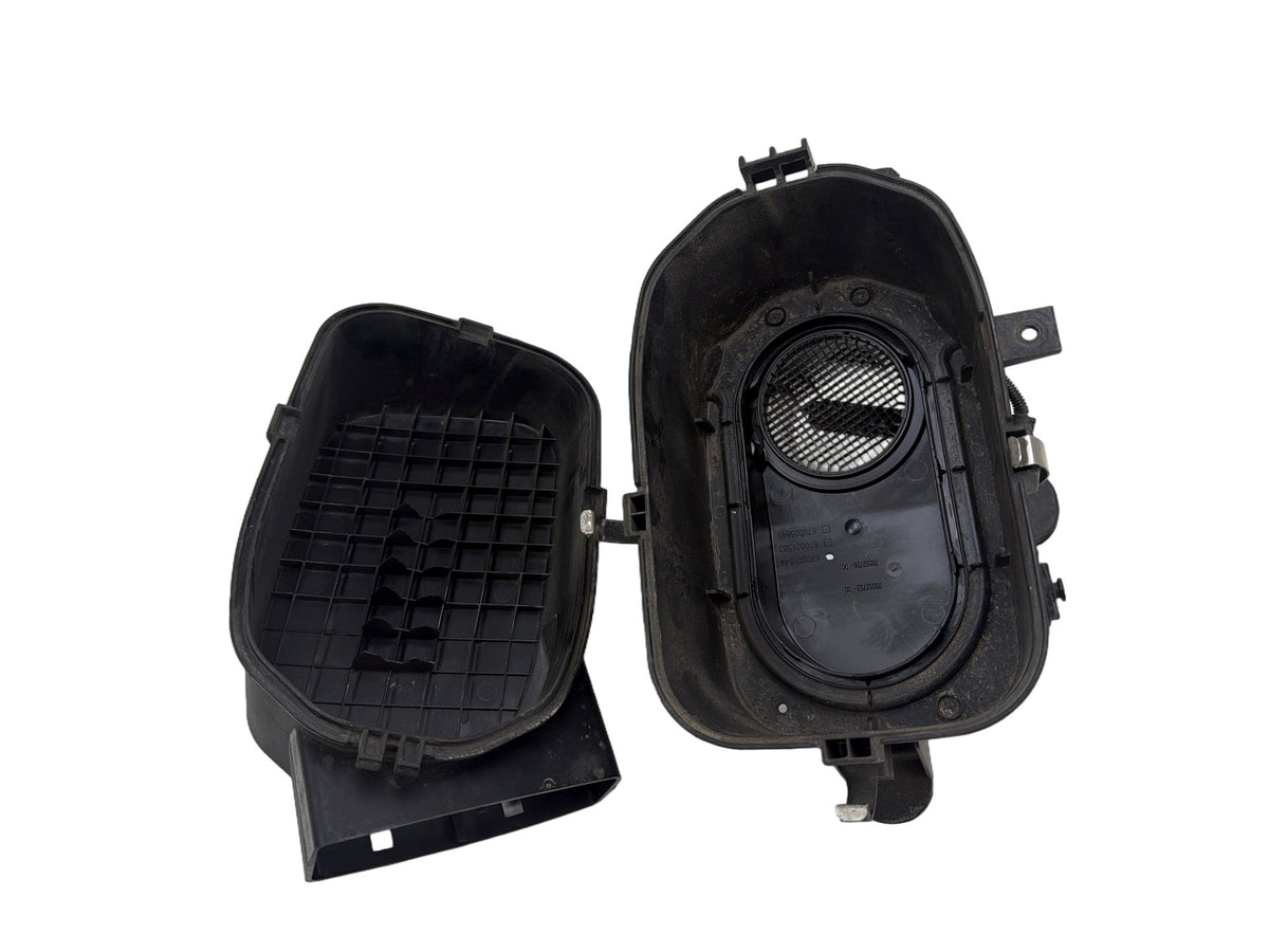 2014-2018 Maserati Quattroporte Right Air Intake Cleaner Filter Housing Box OEM