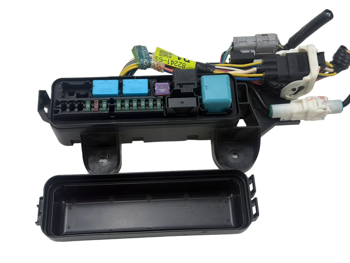 2010-2015 Lexus IS250C Convertible Rear Relay Fuse Box 82241-53010 OEM
