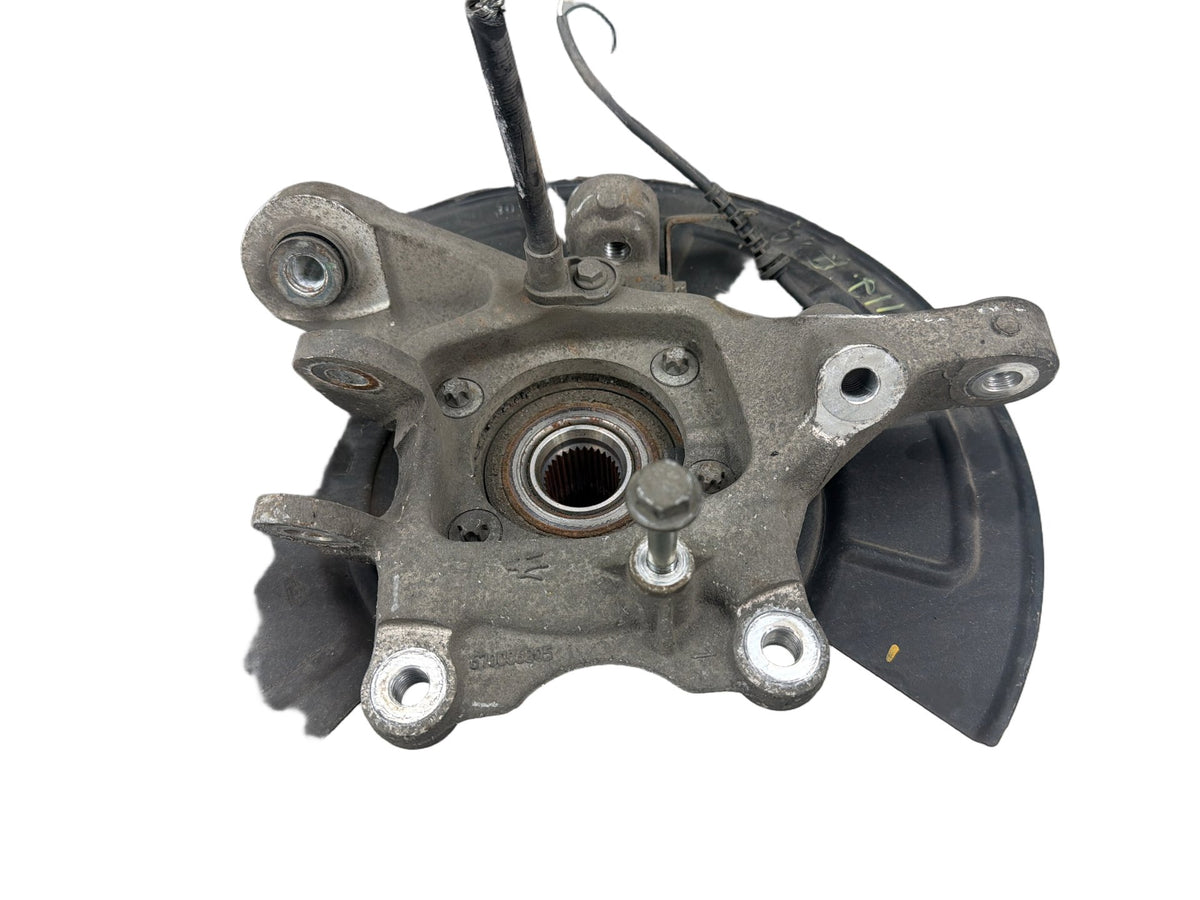 2014-2017 Maserati Quattroporte VI M156 Front Right Steering Knuckle Hub OEM