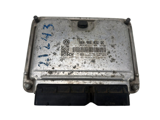 2005 Volkswagen Jetta 2.5L Engine Control Module Unit ECU 06A906032QE OEM
