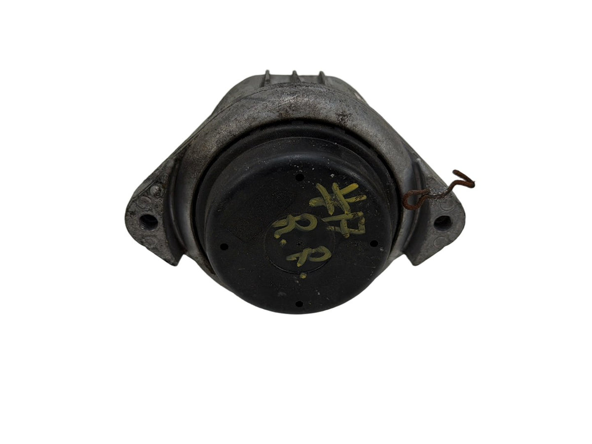 2014 BMW X1 E84 SUV Engine Mount 13981112 OEM