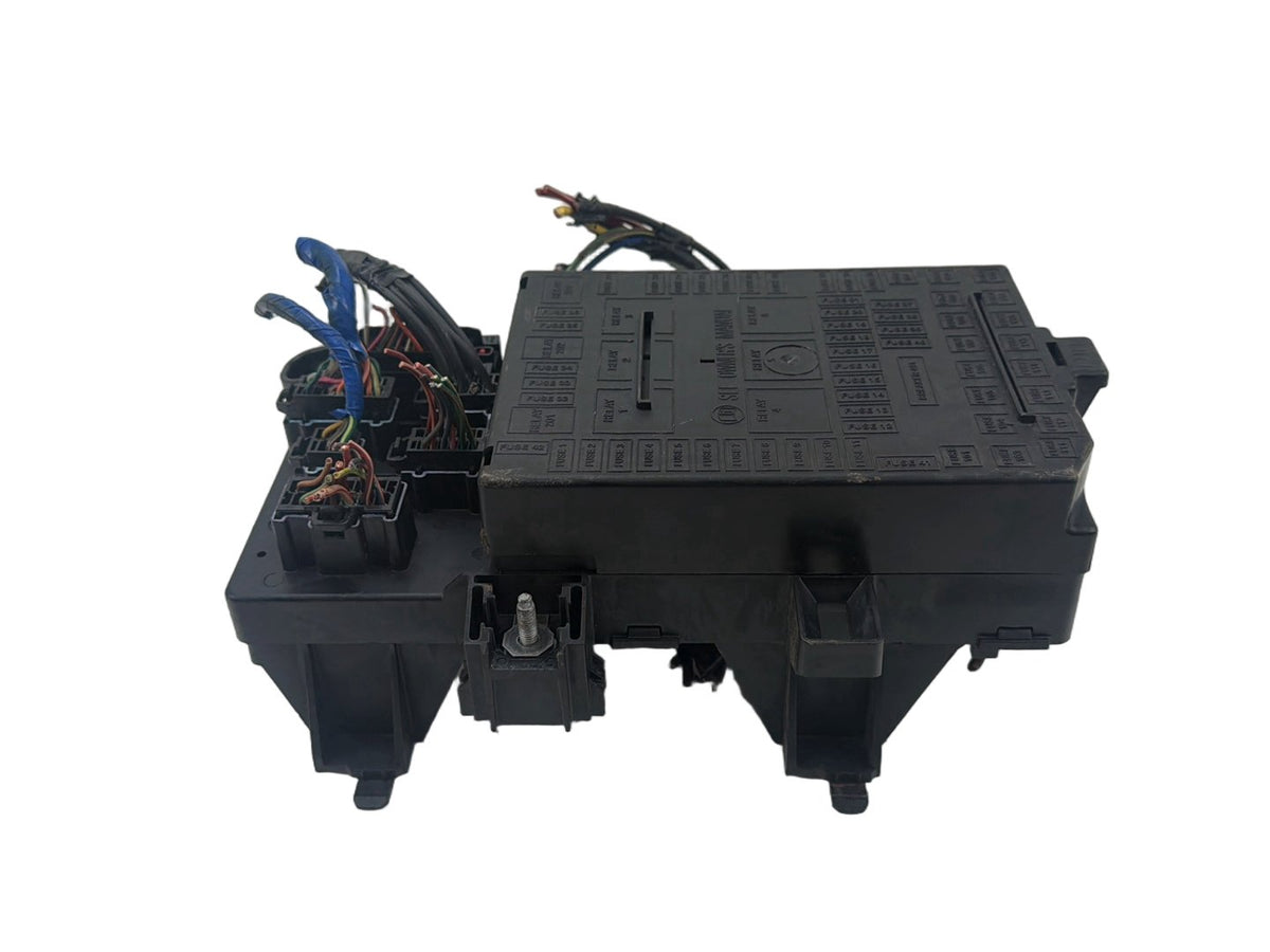 2003-2006 Lincoln Navigator U228 - Fuse Box 3L1T-114A067-AA OEM