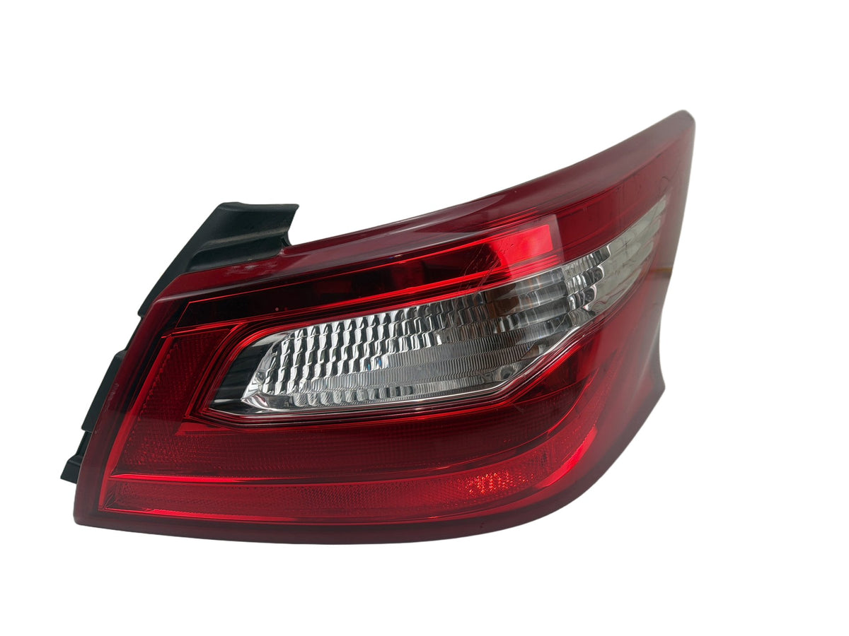 2016-2018 Nissan Altima Rear Right Outer Quarter Panel Tail Light 265559HS0A OEM