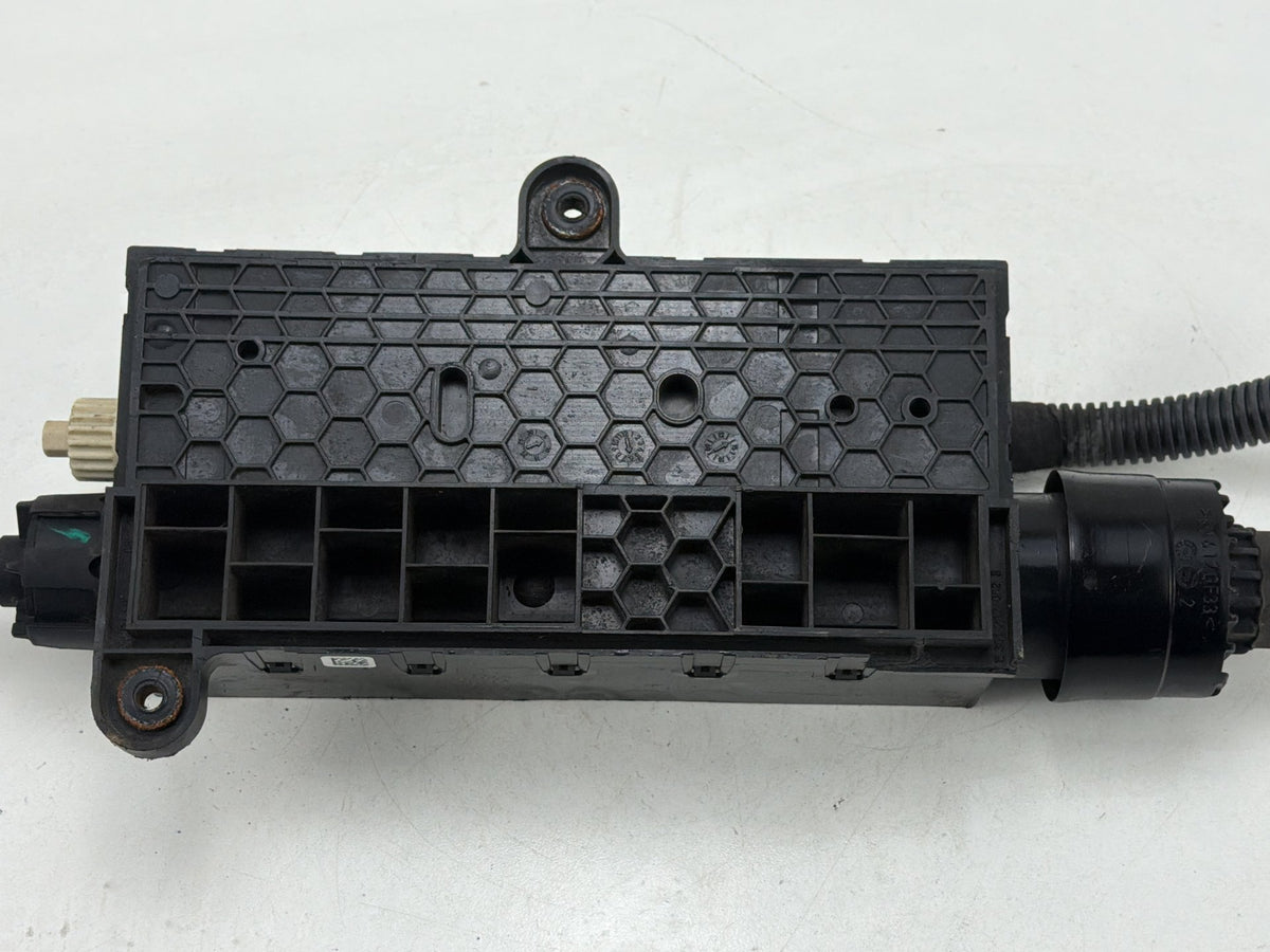 2014-2016 Maserati Quattroporte 156 Park Brake Actuator Module 670030076 OEM