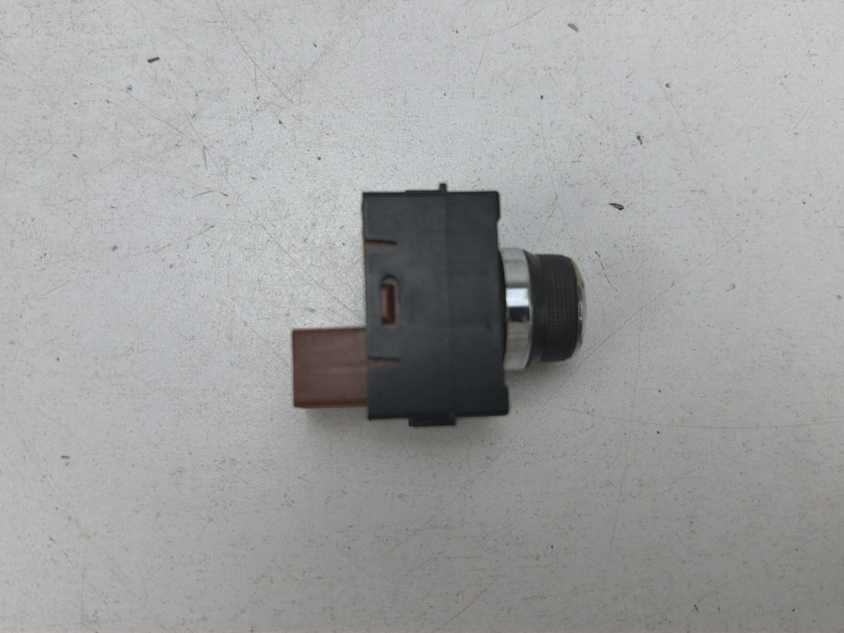 2008-2013 Infiniti G37 Front Right Passenger Side Heated Seat Control Switch OEM