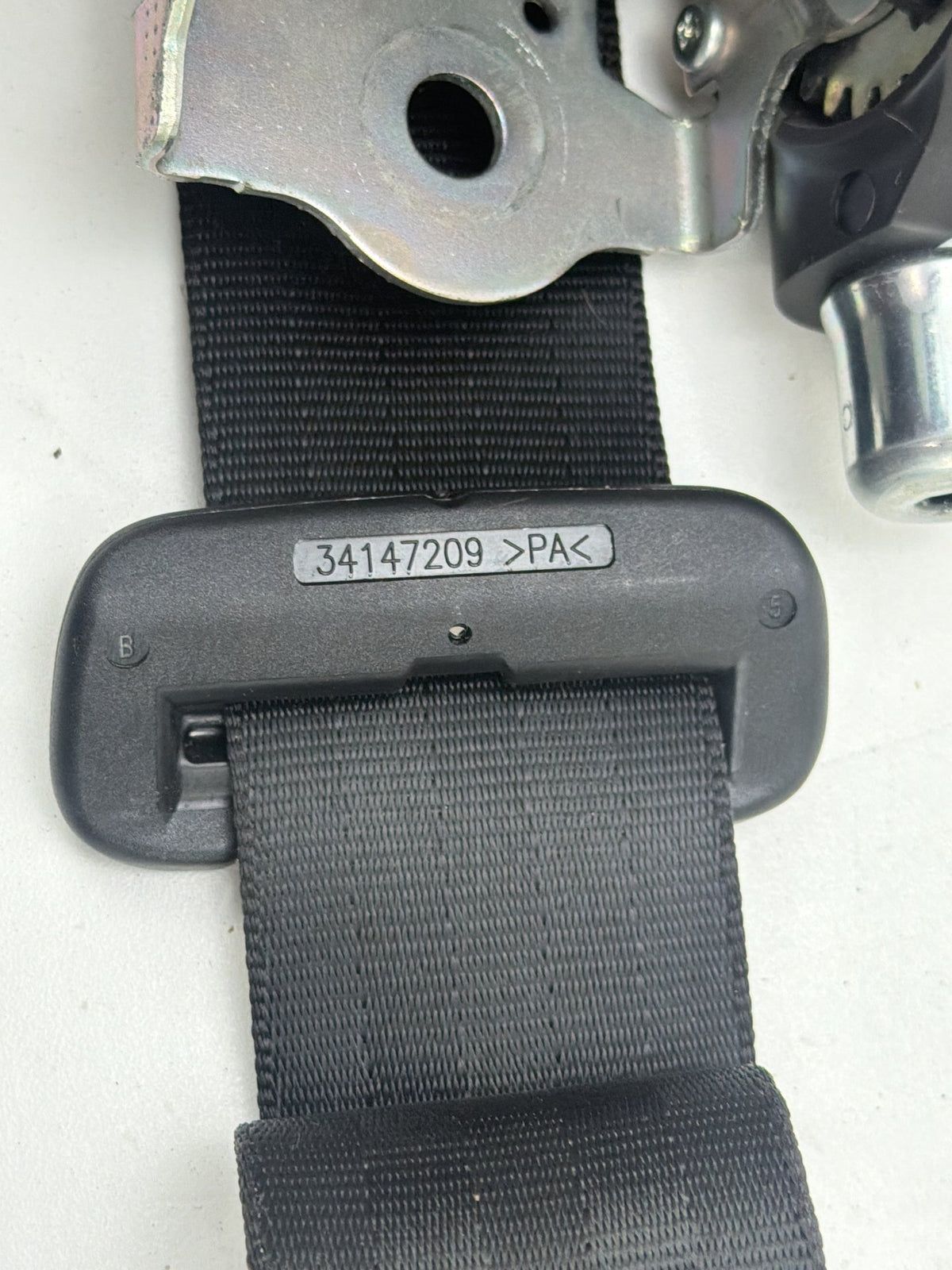 2011-2018 Volvo S60 Rear Middle Seat Belt Retractor Pretensioner 39822961 OEM