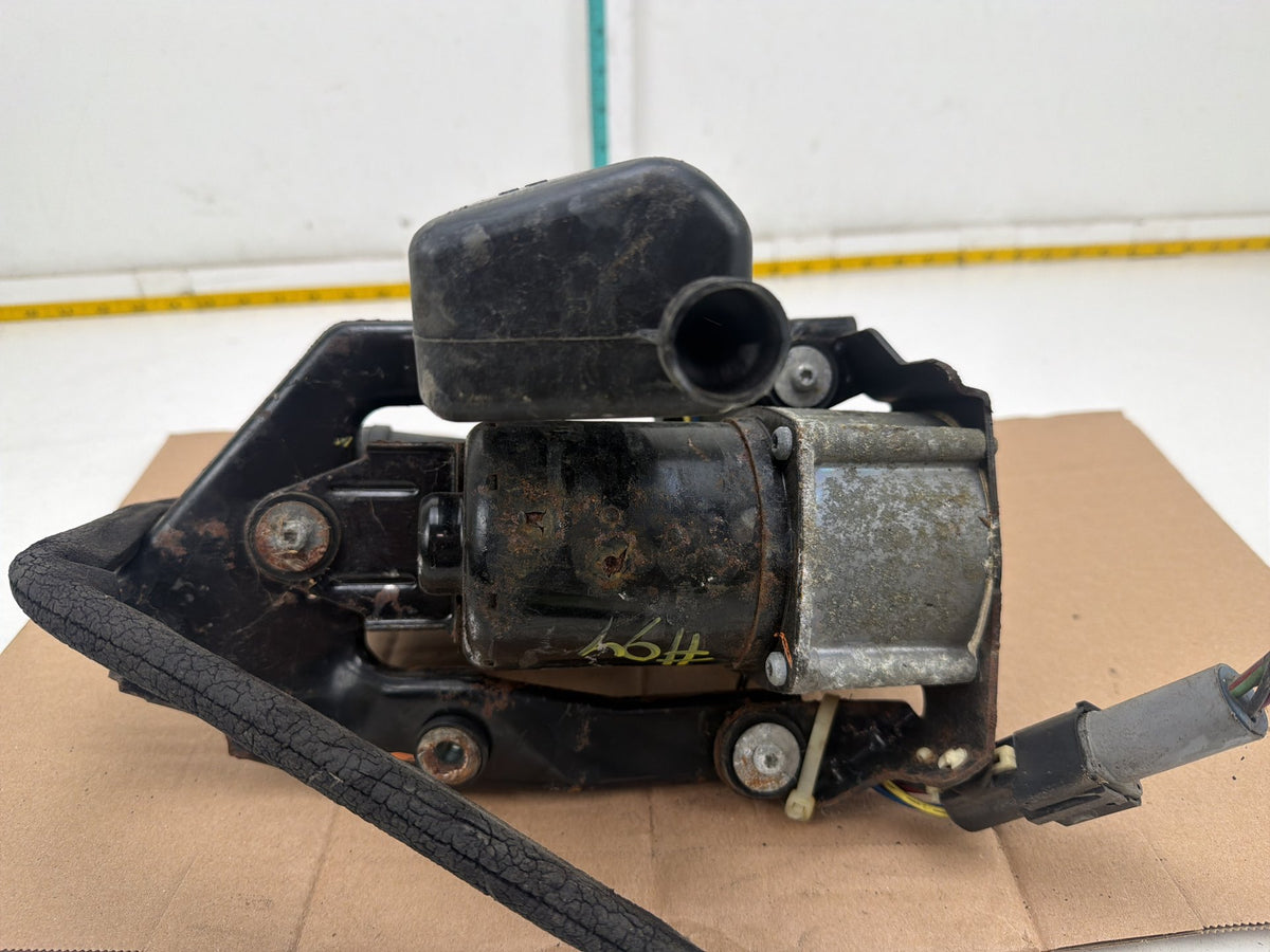 2003-2006 Lincoln Navigator U228 Air Ride Suspension Compressor Pump OEM