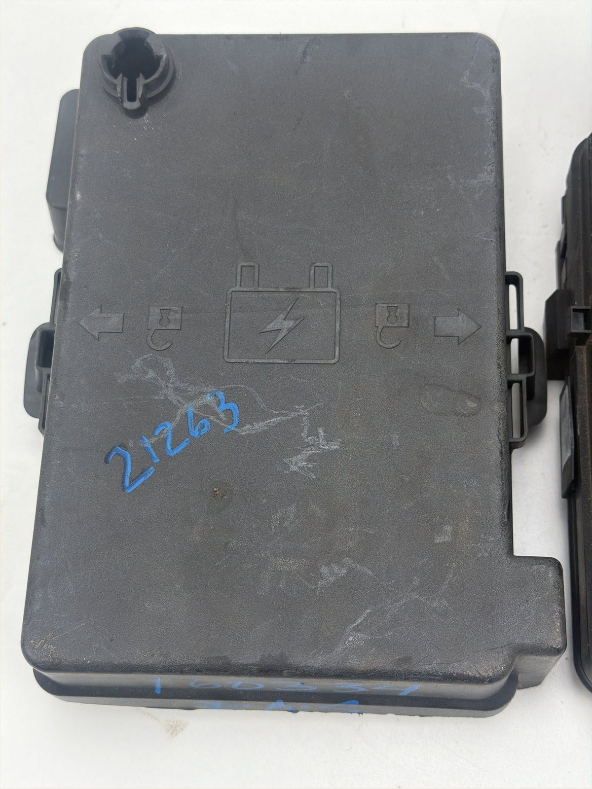 2006-2008 Chevy Cobalt 2.2L Engine Fuse Box OEM