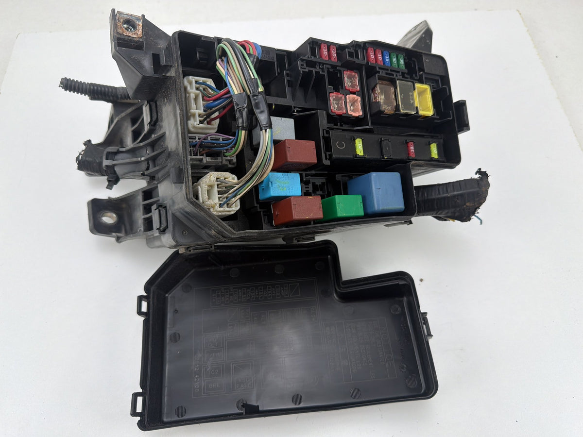 2006-2012 Toyota RAV4 Left Side Engine Fuse Relay Box Module 82662-42180 OEM