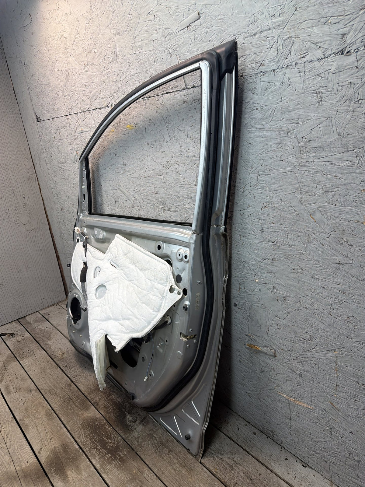 2011-2017 Honda Odyssey Front Right Passenger Side Door Shell w/ Door Handle OEM