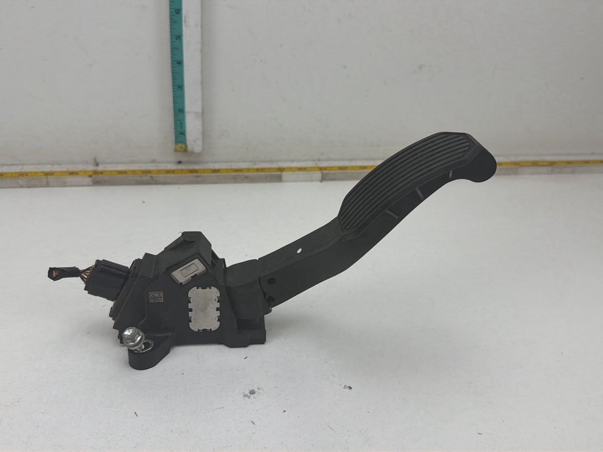 2009-2010 Pontiac Vibe Accelerator Gas Pedal 78110-08010 OEM