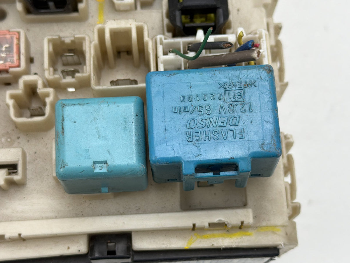 2009-2010 Pontiac Vibe Interior Cabin Fuse Box Relay Block 82730-01031 OEM