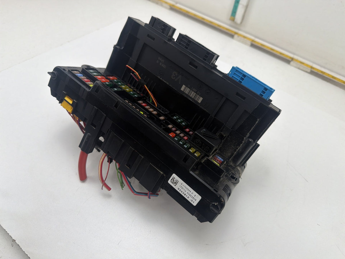 2011-2016 BMW 550i xDrive Front Dash Fuse Relay Box Block 61149252815 OEM