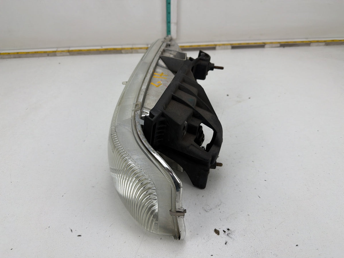 2000-2006 Chevrolet Suburban 1500 Left Side Headlight Assembly 16524537 OEM