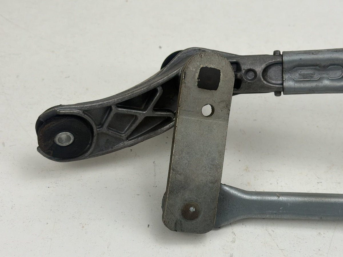 2009-2011 BMW 335i xDrive Front Windshield Wiper Linkage w/ Motor 6978263 OEM