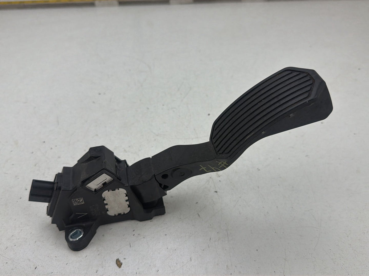 2015-2020 Toyota Sienna Front Driver Left Accelerator Gas Pedal Assembly OEM