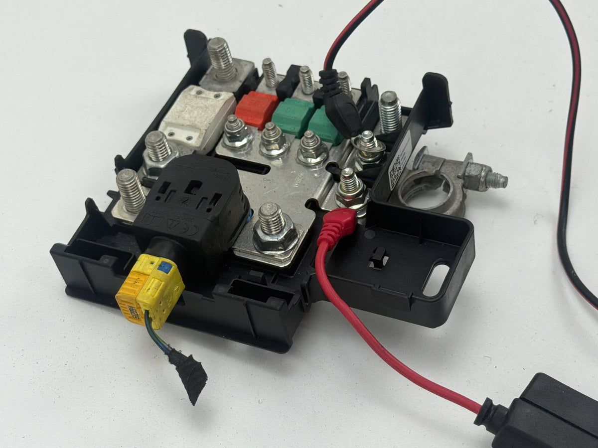 2014-2020 Maserati Quattroporte Positive Battery Fuse Box Module 06700020290 OEM
