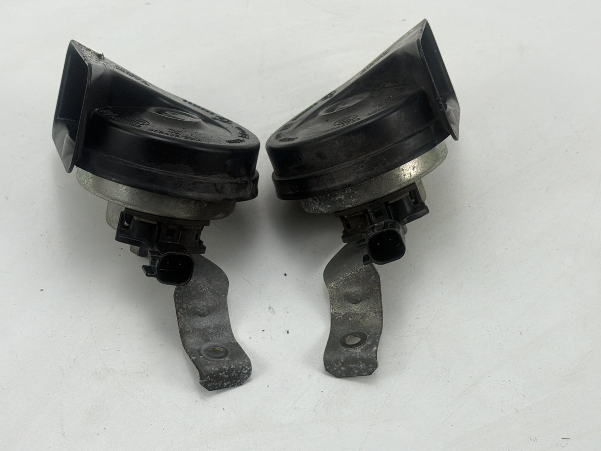 2014-2021 Maserati Quattroporte Front Dual Electric Horns Set High Low Tone OEM