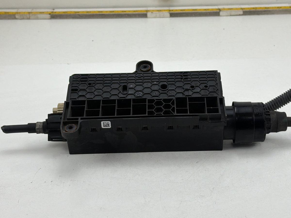 2014-2016 Maserati Quattroporte 156 Park Brake Actuator Module 670030076 OEM