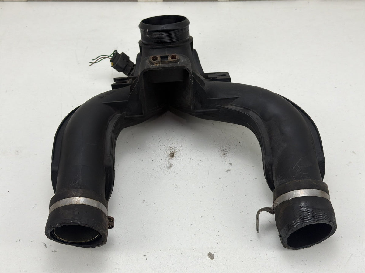 2014-2017 Maserati Ghibli Intercooler Air Intake Y-Pipe Assembly 670001350 OEM