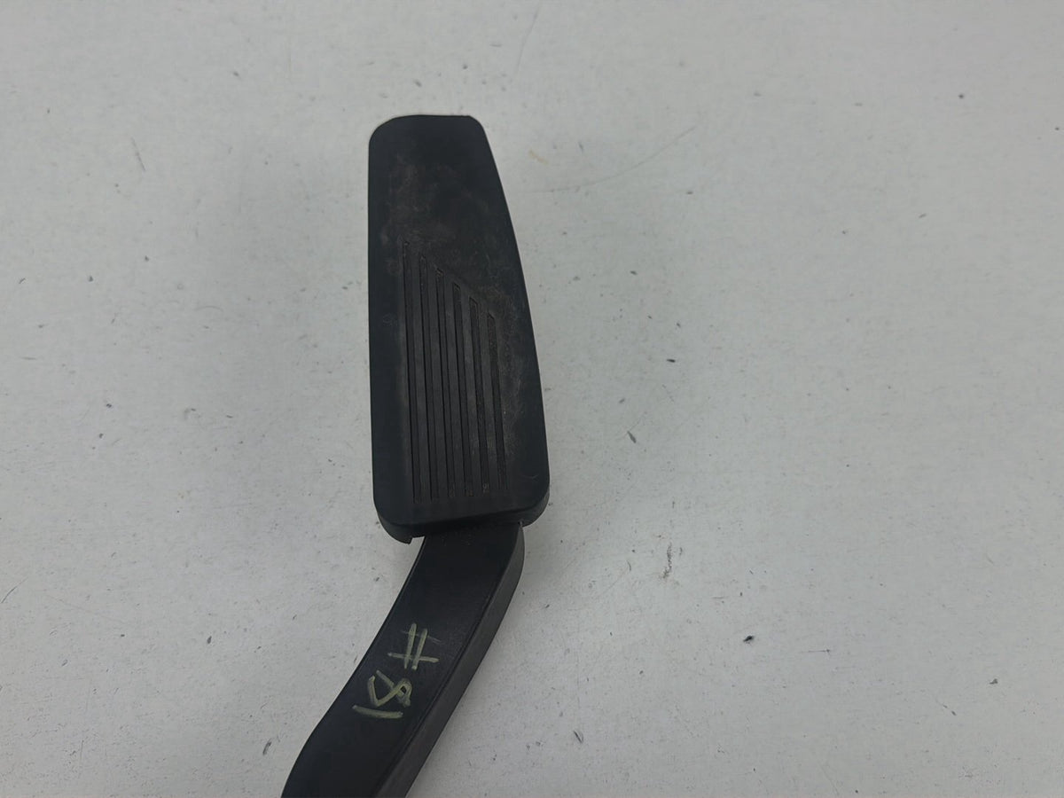 2014-2017 Maserati Ghibli Accelerator Gas Throttle Pedal Assembly 04861714AF OEM