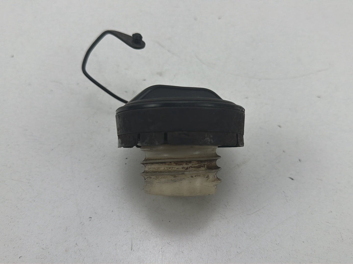 2001-2006 Lexus LS430 Rear Fuel Tank Filler Gas Cap with Tether 77300-33070 OEM