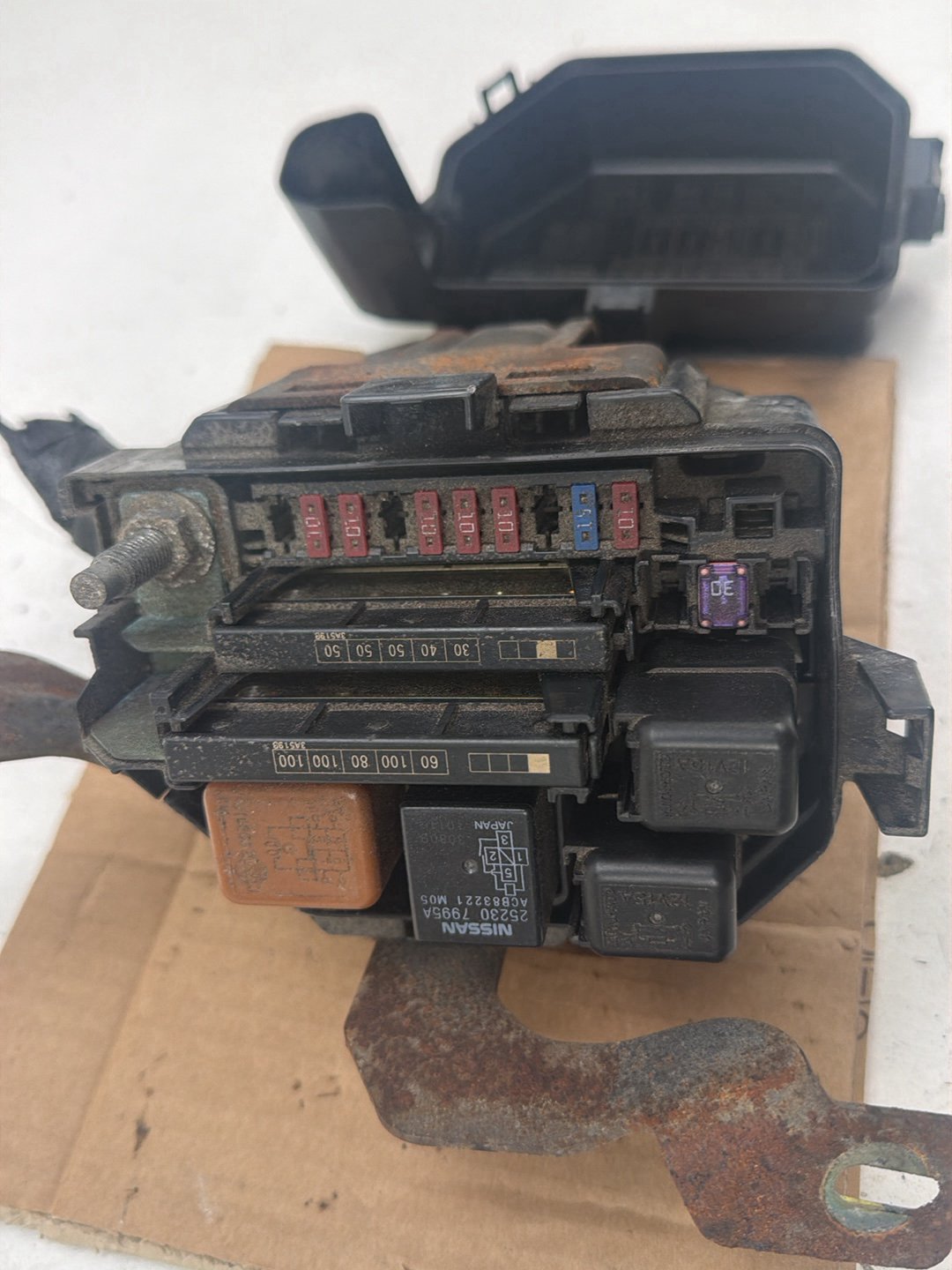 2014-2019 Infiniti Q50 V37 - Engine Compartment Fuse Relay Box 25230 7995A OEM