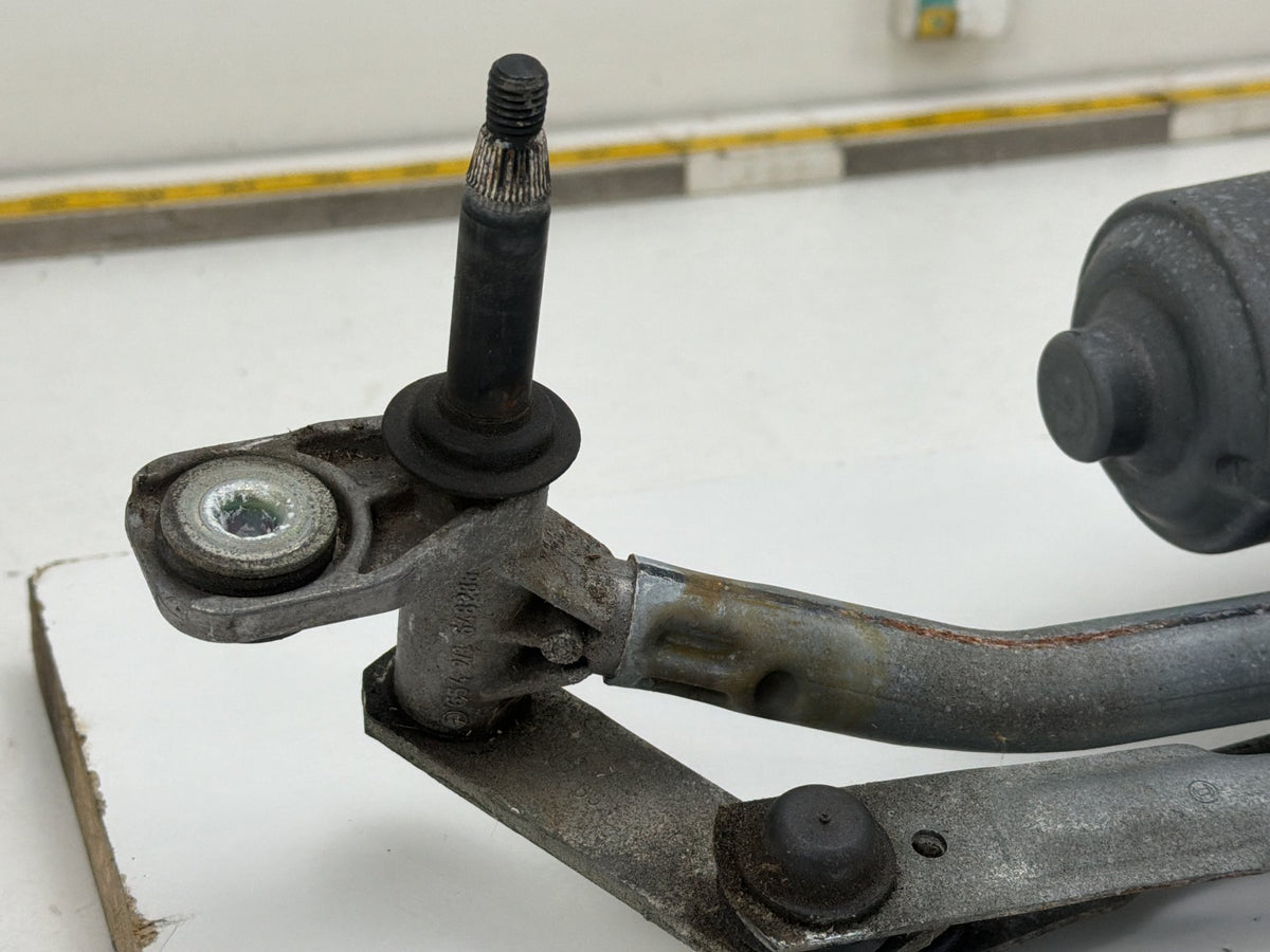2009-2017 Audi Q5 Front Windshield Wiper Transmission Linkage w/ Motor OEM