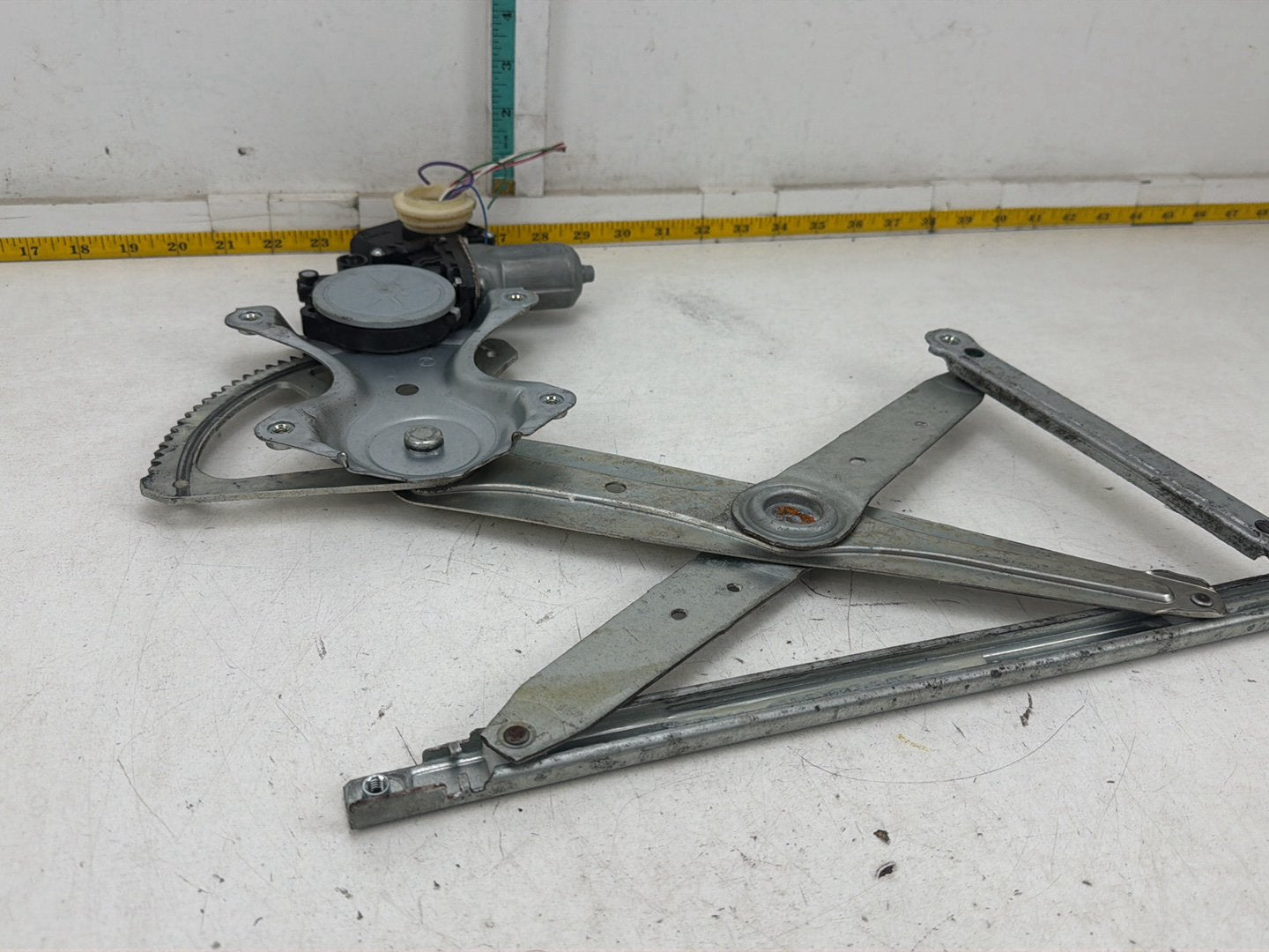 2007-2012 Lexus ES350 S190 Front Right Window Regulator & Motor 85701-33010 OEM