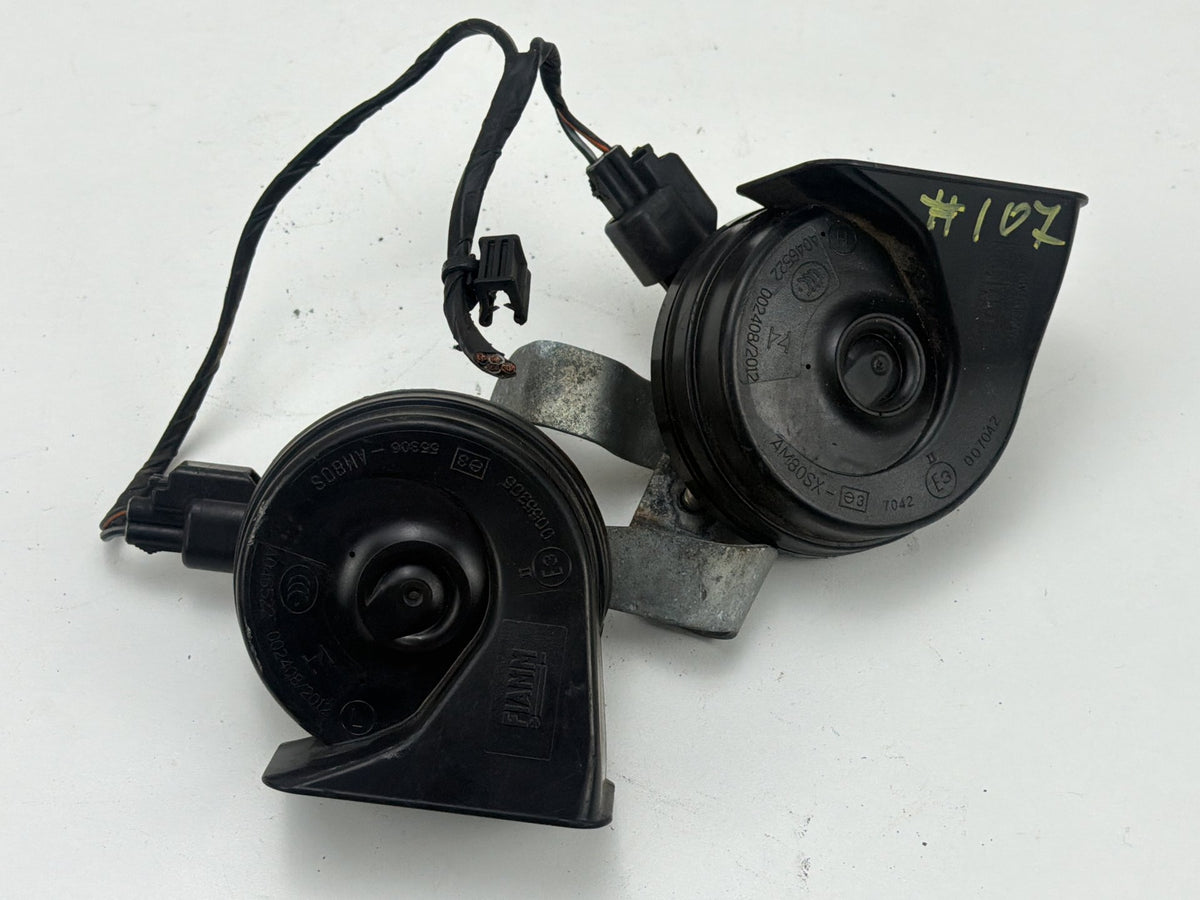 2011-2018 Volvo S60 High Low Tone Dual Signal Horn Assembly Bracket Pair OEM