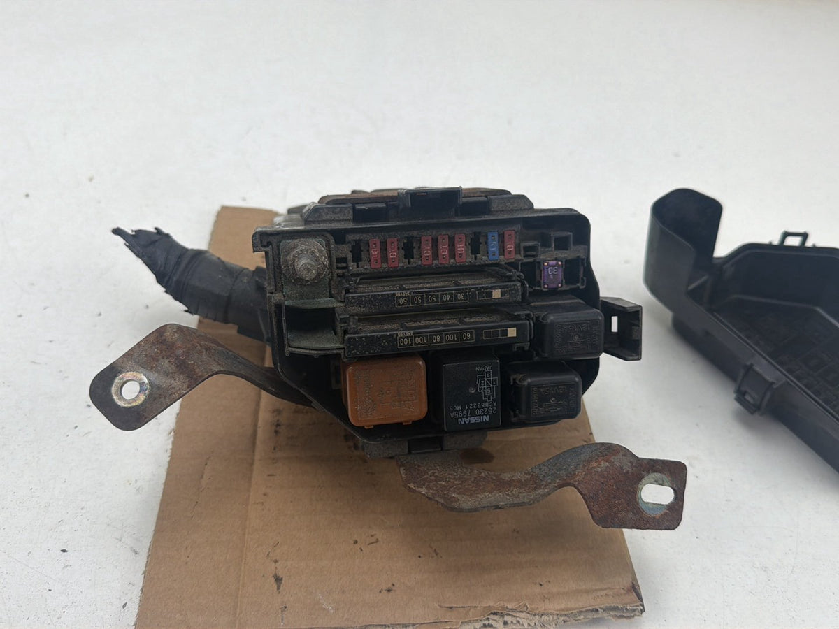 2014-2019 Infiniti Q50 V37 - Engine Compartment Fuse Relay Box 25230 7995A OEM