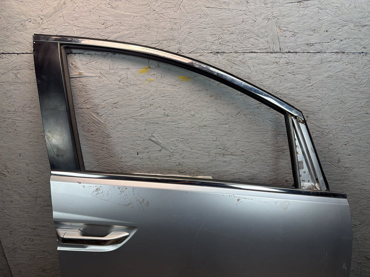2011-2017 Honda Odyssey Front Right Passenger Side Door Shell w/ Door Handle OEM