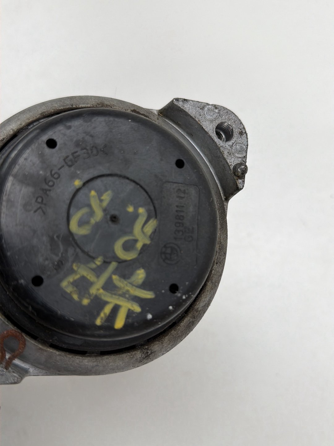 2014 BMW X1 E84 SUV Engine Mount 13981112 OEM