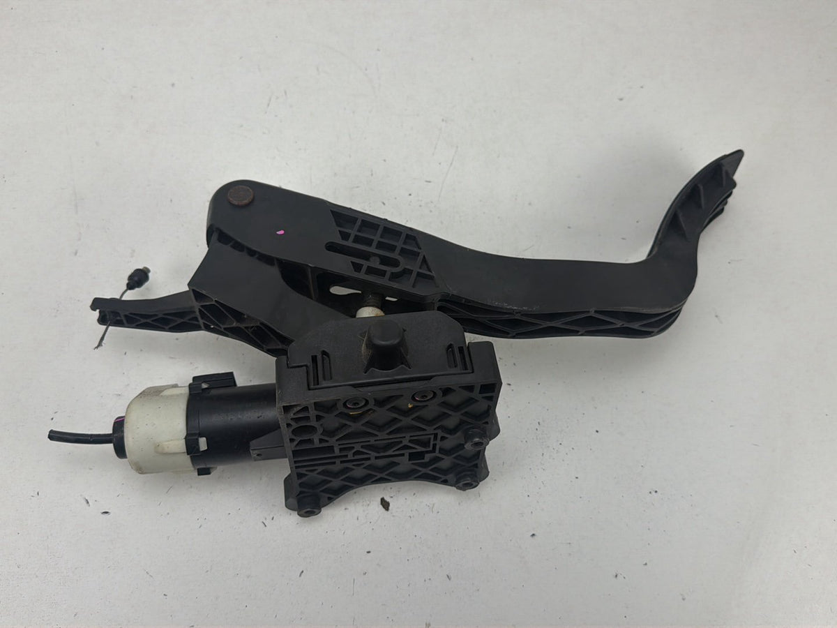 2003-2006 Lincoln Navigator U228 - Accelerator Gas Pedal OEM